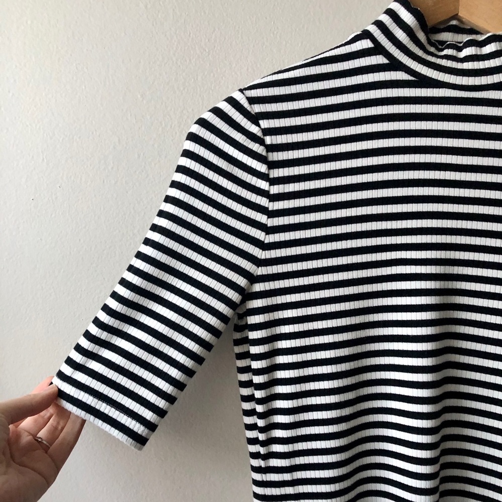 1/2 Sleeve Mock Neck Banana Republic Sweater TeeXS - Picture 2 of 4